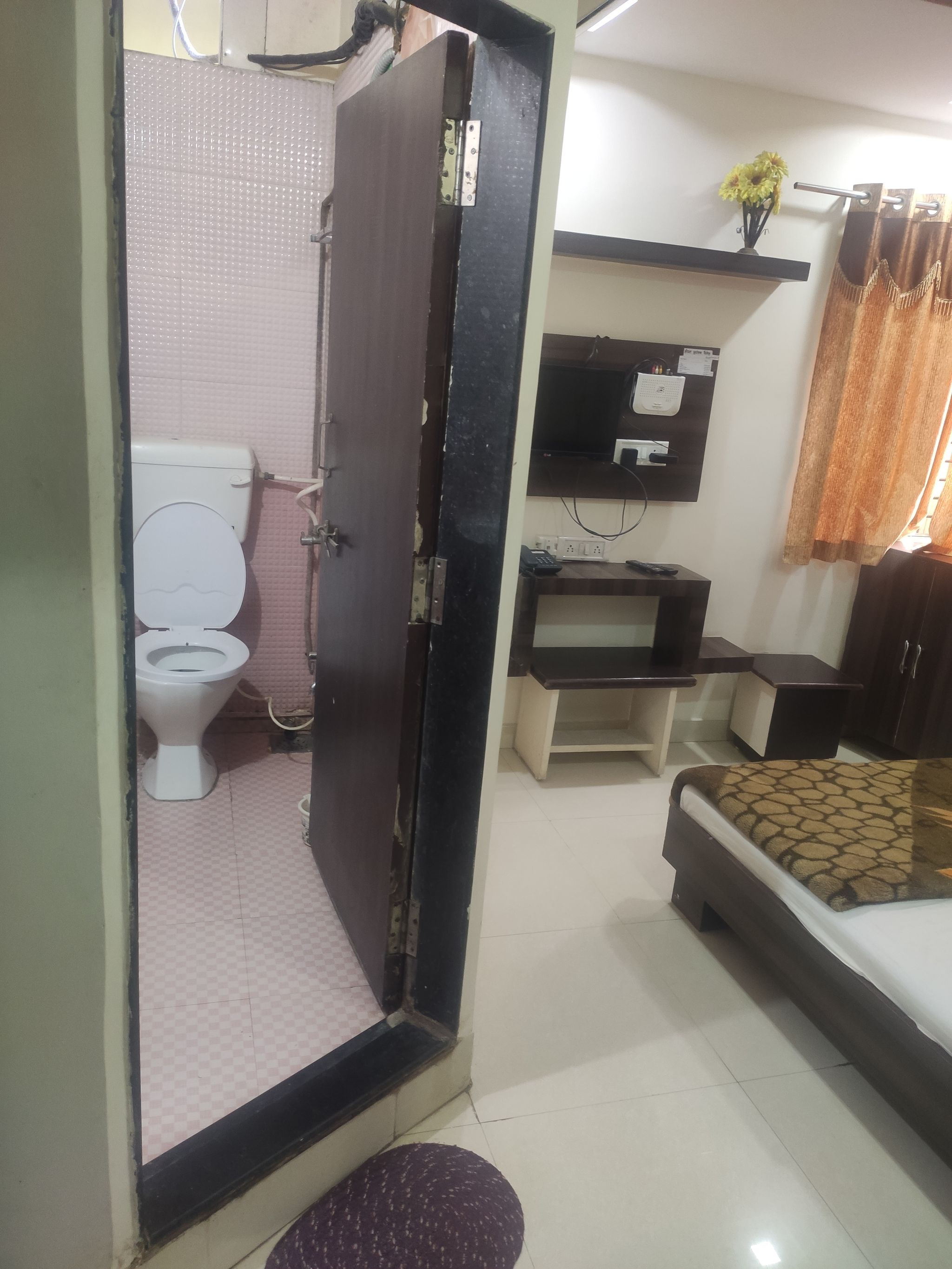 Hotel Vrandavan Palace (Near Mahakal Temple) Delux Double Bed ac room