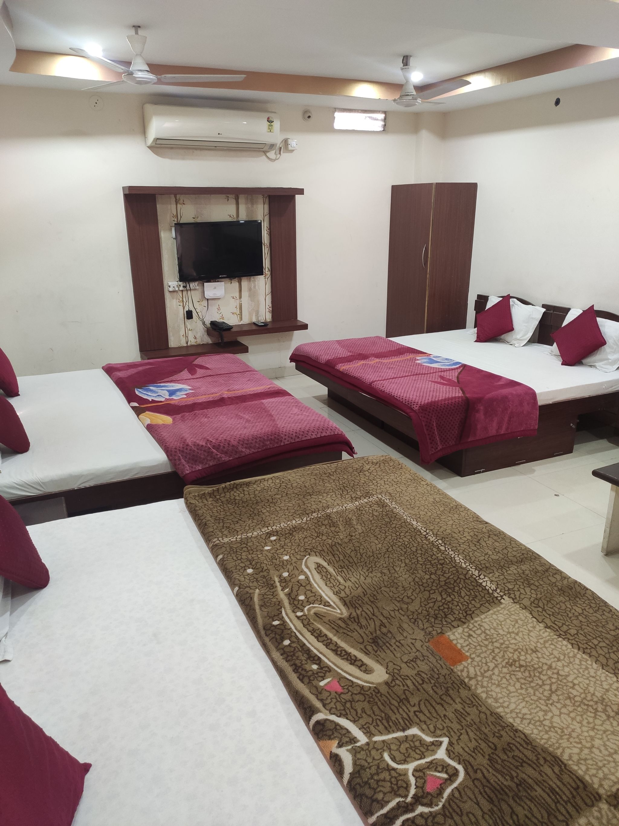 Family Six Bedded Non AC (3rd floor, No lift and No car parking). (AC 500 Extra)