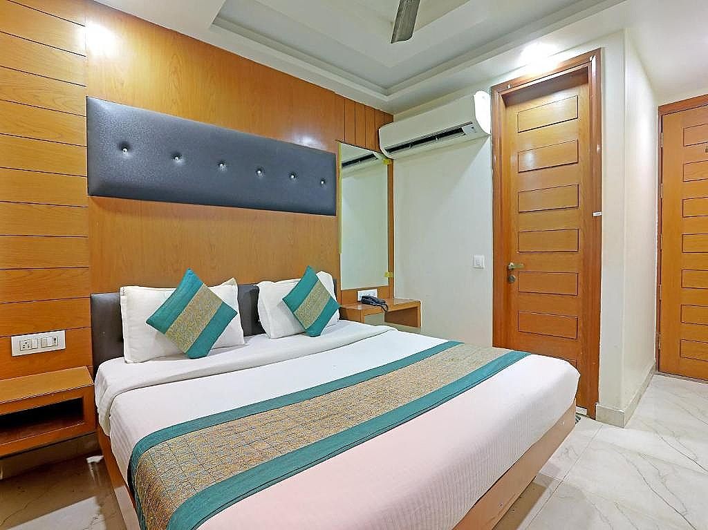Hotel Tashkent Palace  New Delhi Railway Station Deluxe Room with Free Wifi 4