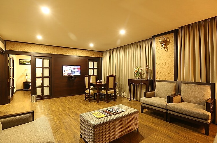 Hotel Atithi Presidential Suite 7
