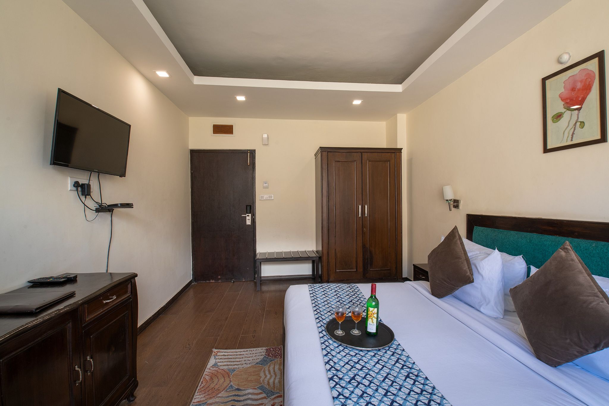 The Katoch Grand (River Side Resort) Premium Room ( Mountain view) 7