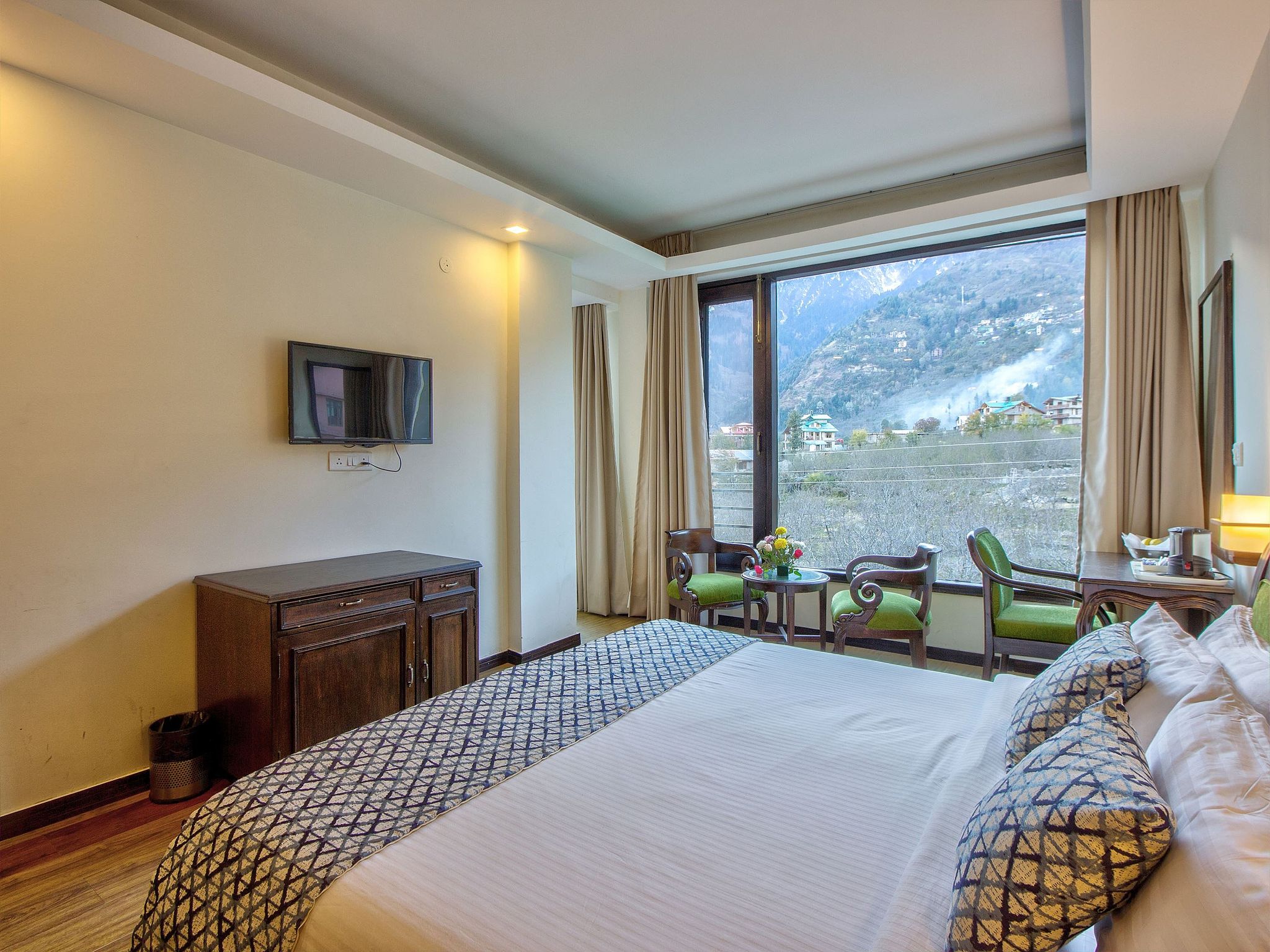 The Katoch Grand (River Side Resort) Deluxe Room(Rohtang Mountain view) 2