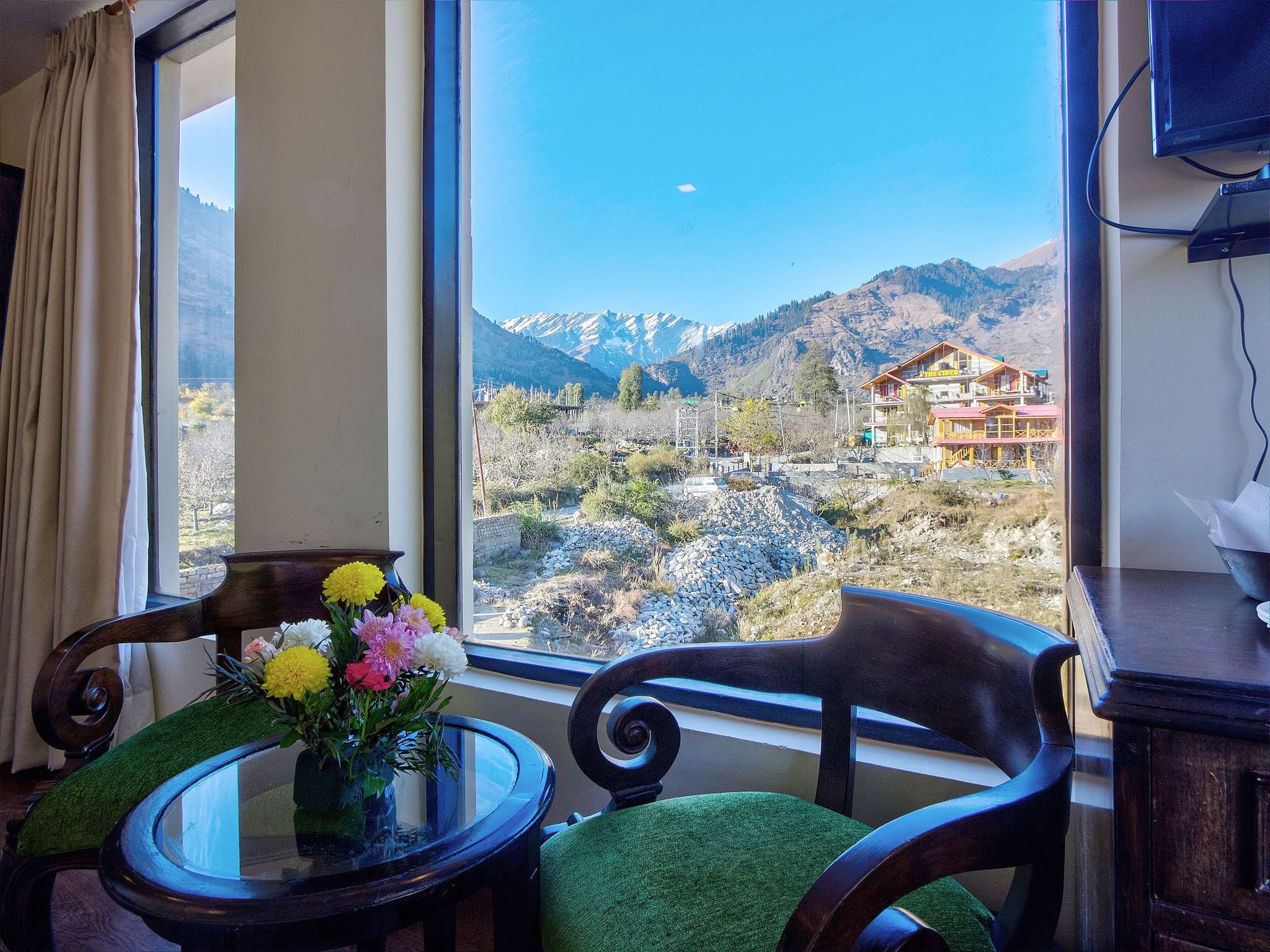 The Katoch Grand (River Side Resort) Deluxe Room(Rohtang Mountain view) 5