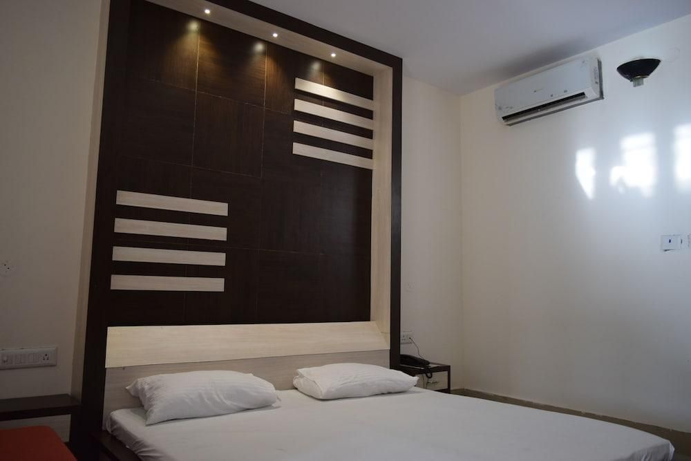 Ritumbhara Hotel & Resort Deluxe Room