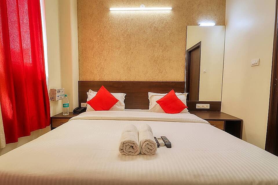 Hotel Pulse Inn DELUXE DOUBLE AC ROOM 38