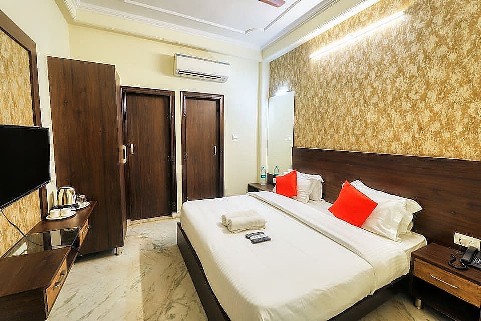 Hotel Pulse Inn DELUXE DOUBLE AC ROOM 39