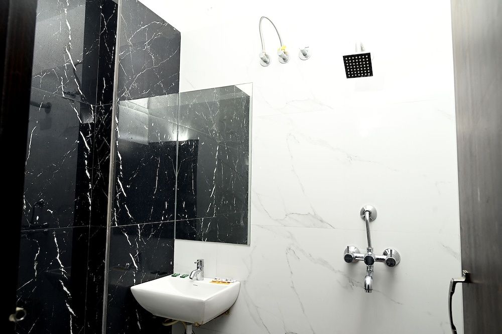 Hotel Pulse Inn DELUXE DOUBLE AC ROOM 61