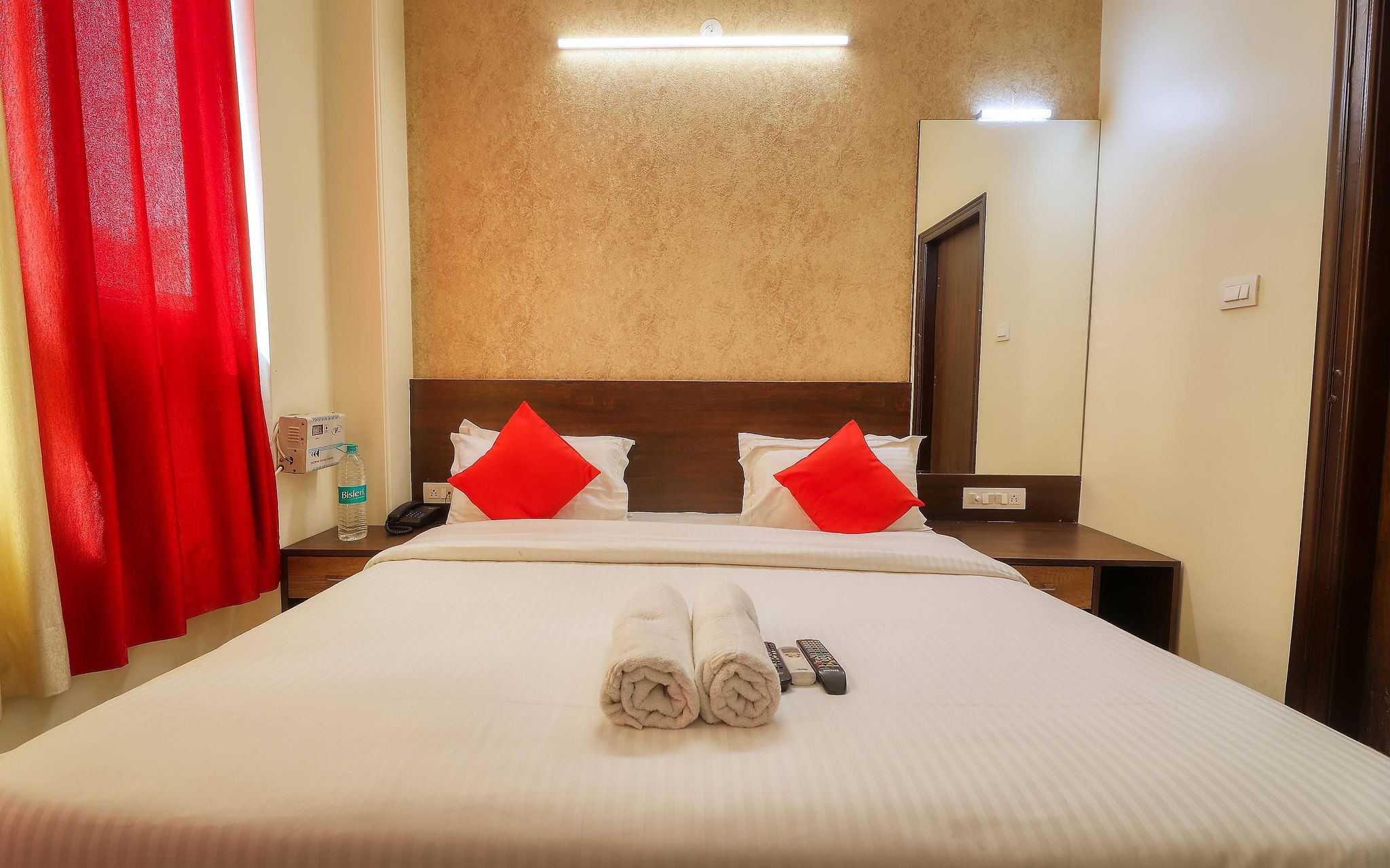 Hotel Pulse Inn DELUXE DOUBLE AC ROOM 13