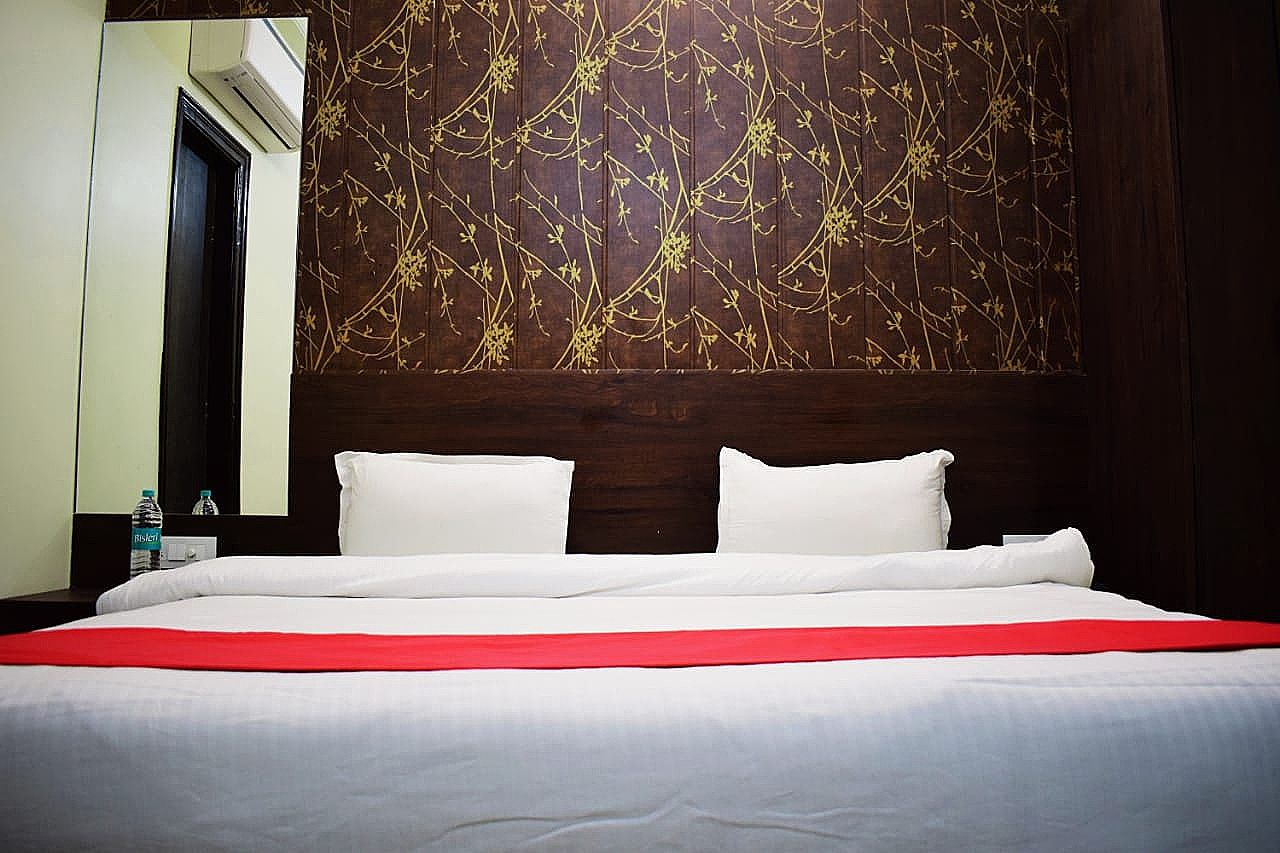 Hotel Pulse Inn DELUXE DOUBLE AC ROOM 36