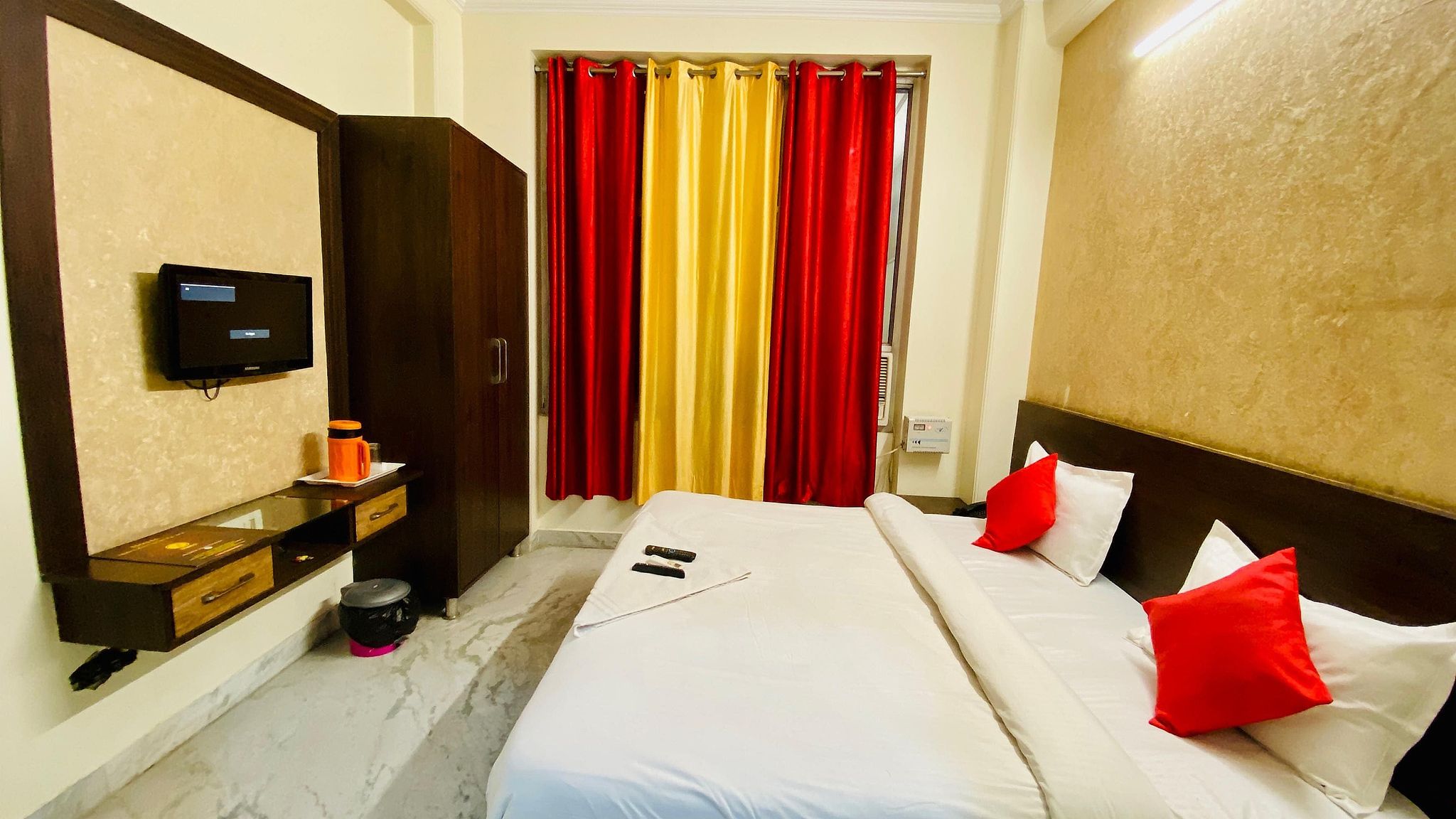 Hotel Pulse Inn DELUXE DOUBLE AC ROOM 30