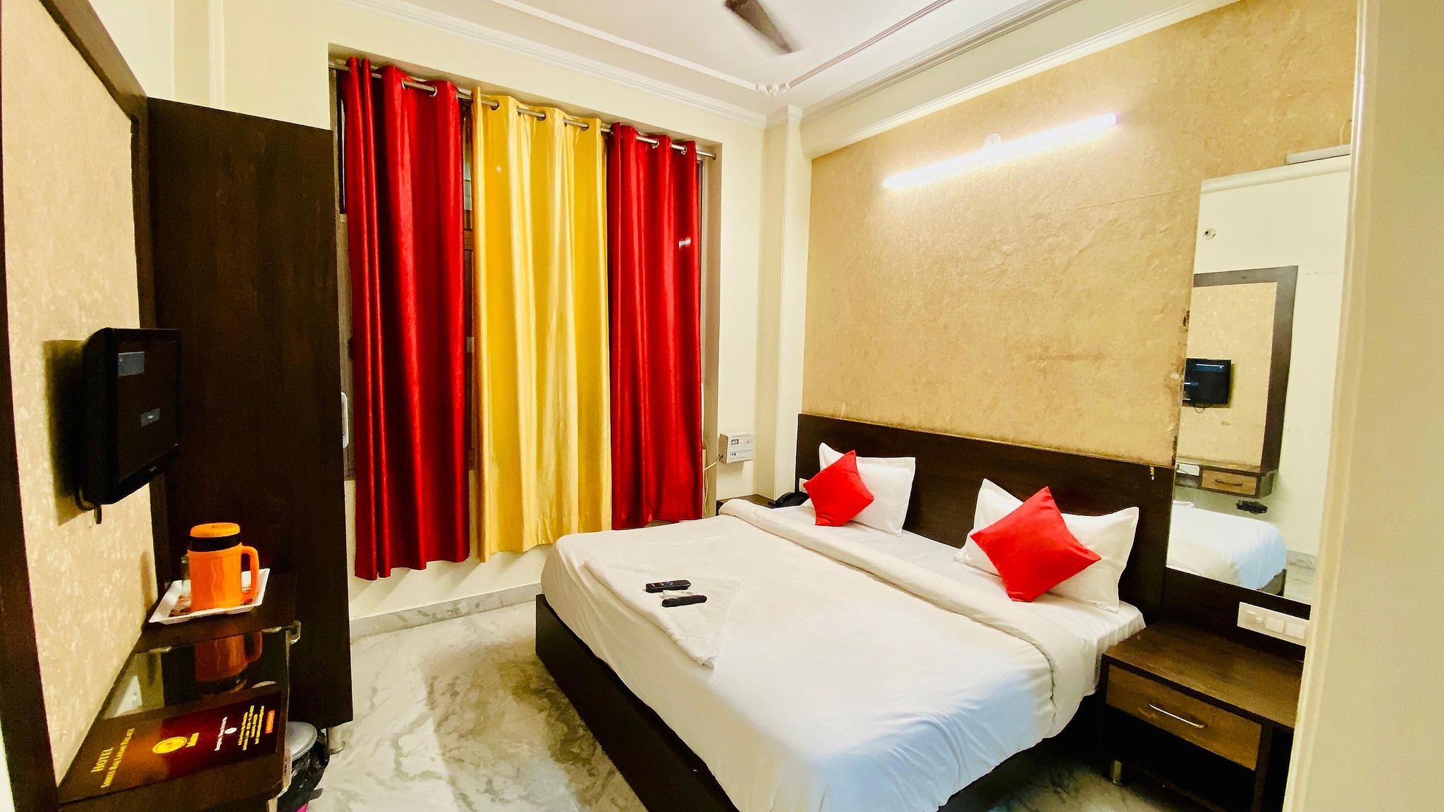 Hotel Pulse Inn DELUXE DOUBLE AC ROOM 27