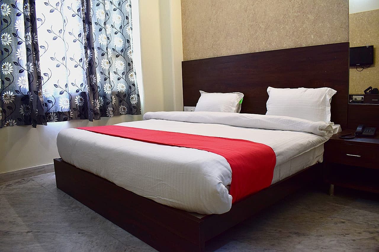 Hotel Pulse Inn DELUXE DOUBLE AC ROOM 14