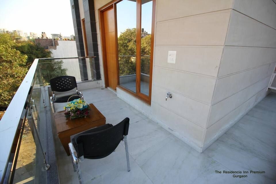 Side Image 2