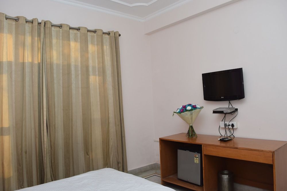The Residencia Inn GURGAON Executive Room, 1 Double Bed, Smoking 15