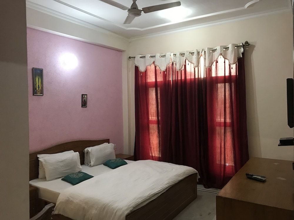 The Residencia Inn GURGAON Executive Room, 1 Double Bed, Smoking 2