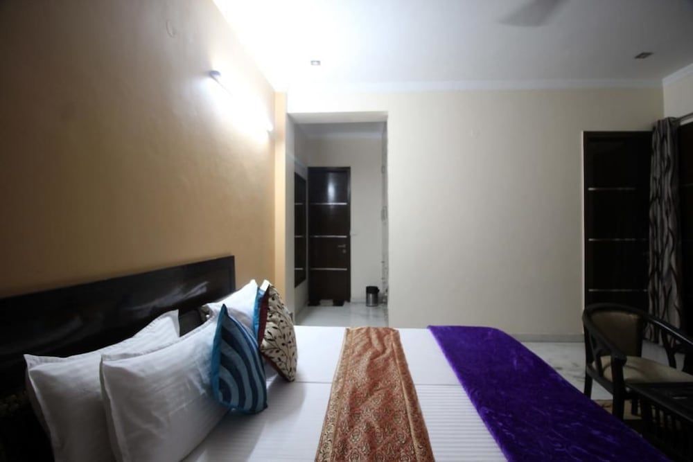 Divine Residency By Royal Collection Deluxe Double Room 4