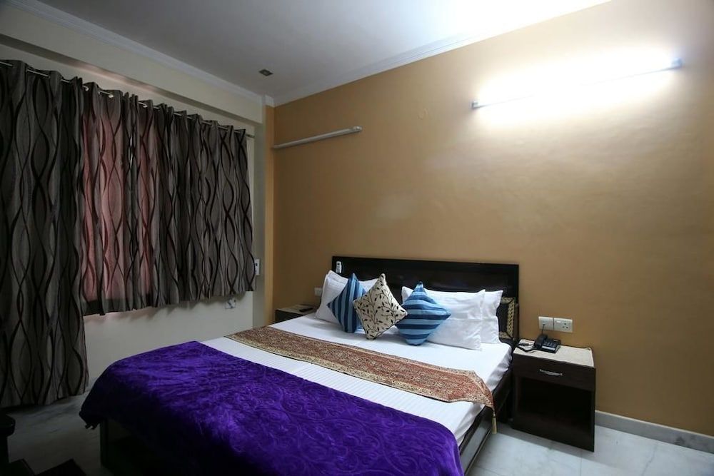 Divine Residency By Royal Collection Deluxe Double Room 2