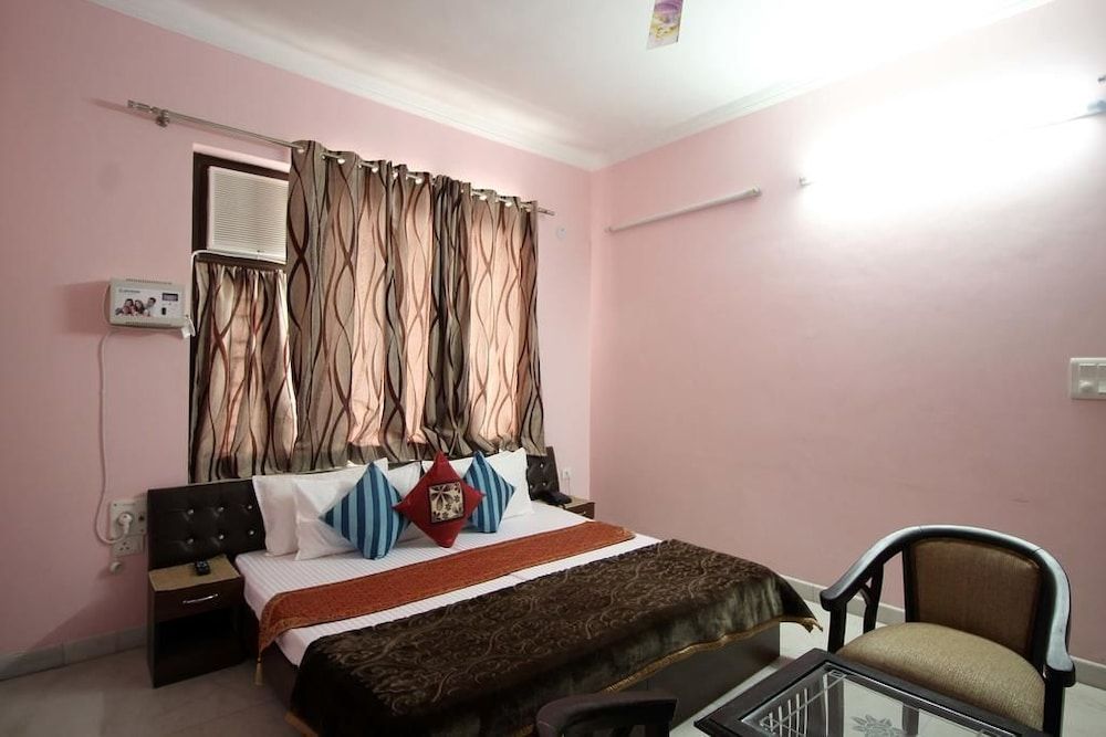 Divine Residency By Royal Collection Deluxe Double Room 5