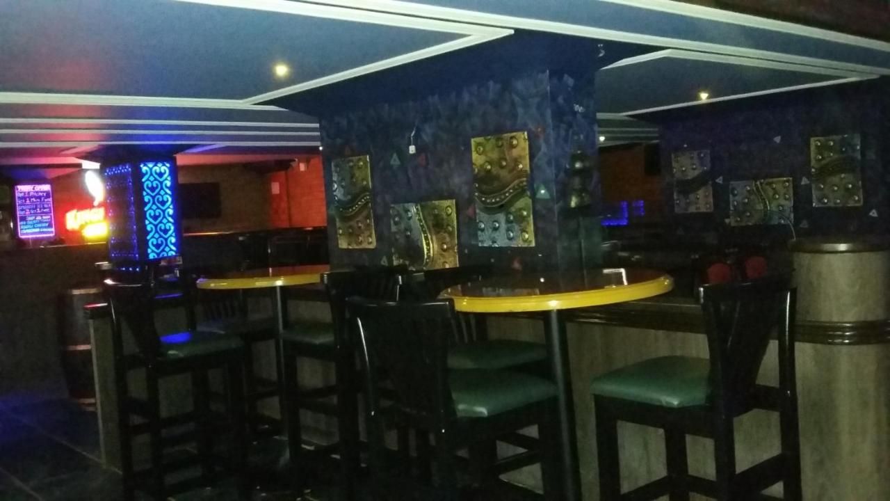 Food & Dining