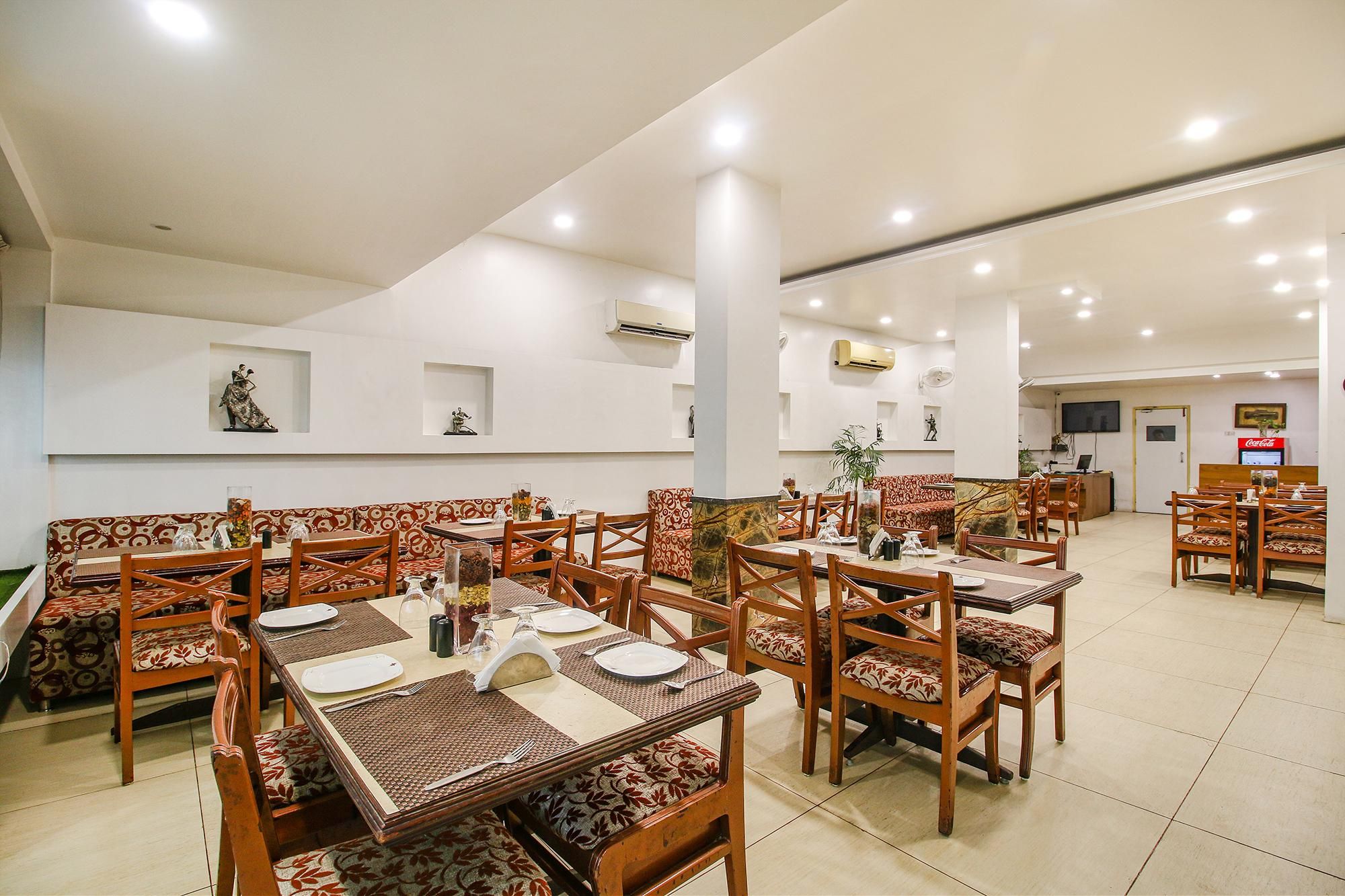 undefined FabHotel Silver Inn I 3