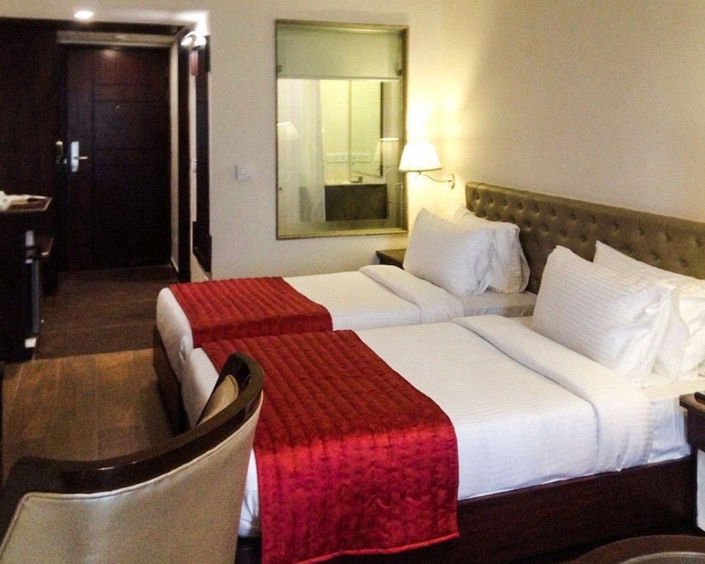 Clarion Inn Sevilla Deluxe Room 3