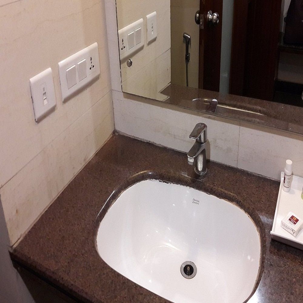 Clarion Inn Sevilla Deluxe Room 7