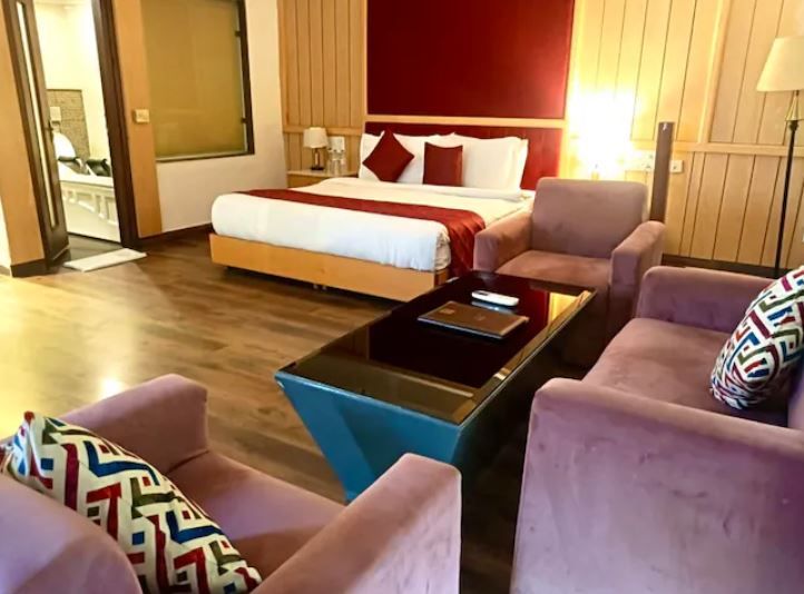 CLUB ROOM