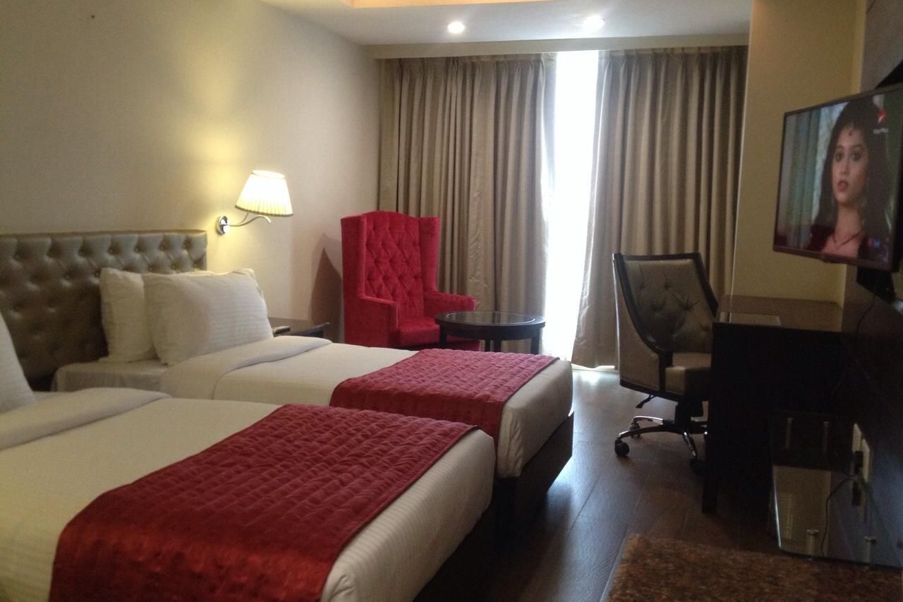 Clarion Inn Sevilla Deluxe Room 5
