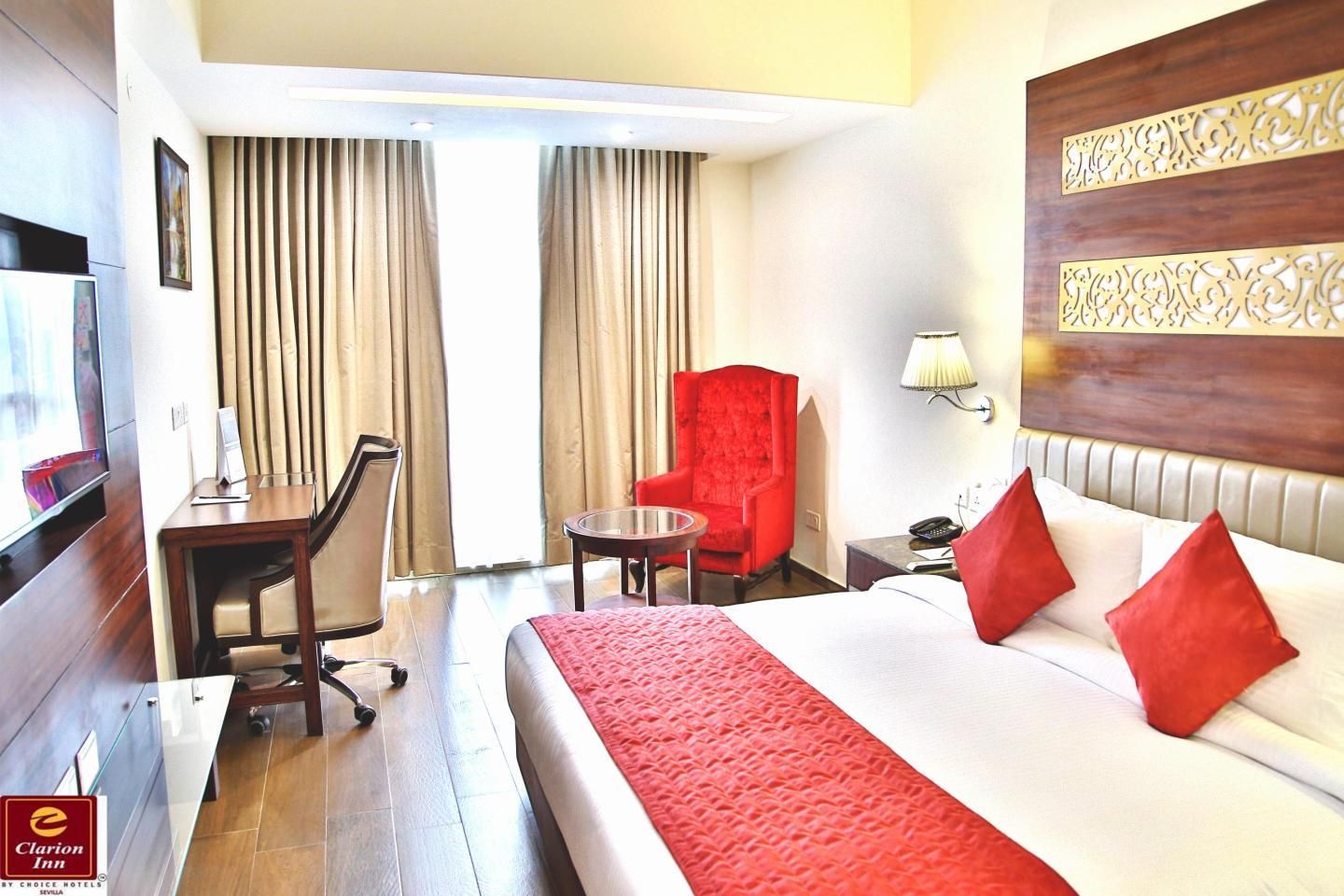 Clarion Inn Sevilla Deluxe Room 4