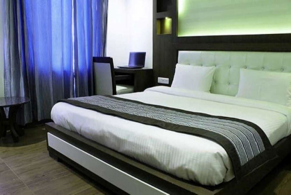undefined Hotel Opulence 4
