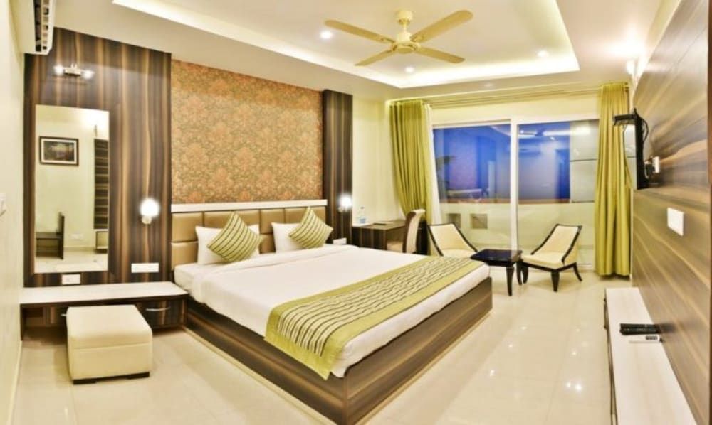 undefined Hotel Opulence 2