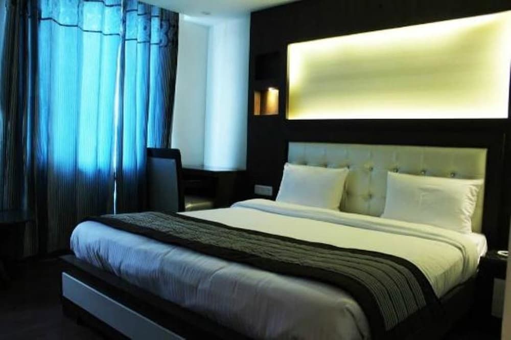 undefined Hotel Opulence 3