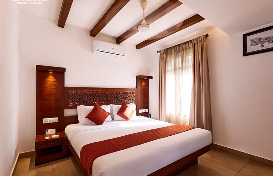 Forest Canopy Tulip Cottage with Balcony