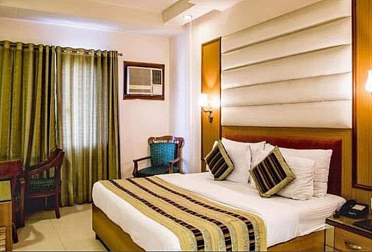 Fabhotel Bharat Continental Deluxe Double Room