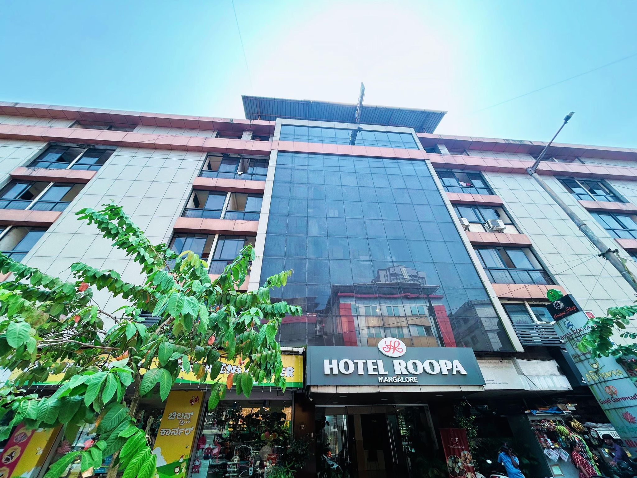 Hotel Roopa