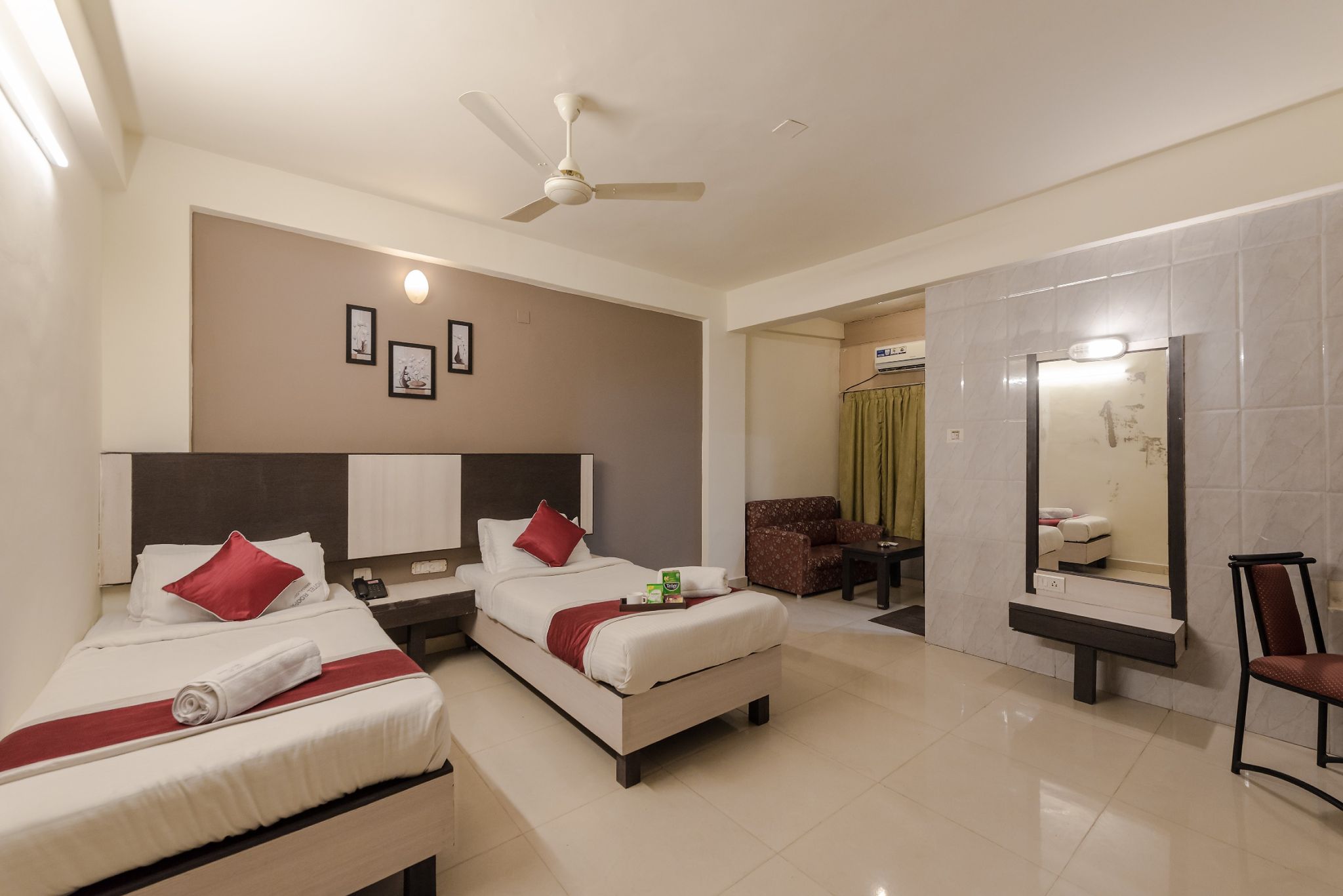 Hotel Roopa Standard Non AC 4