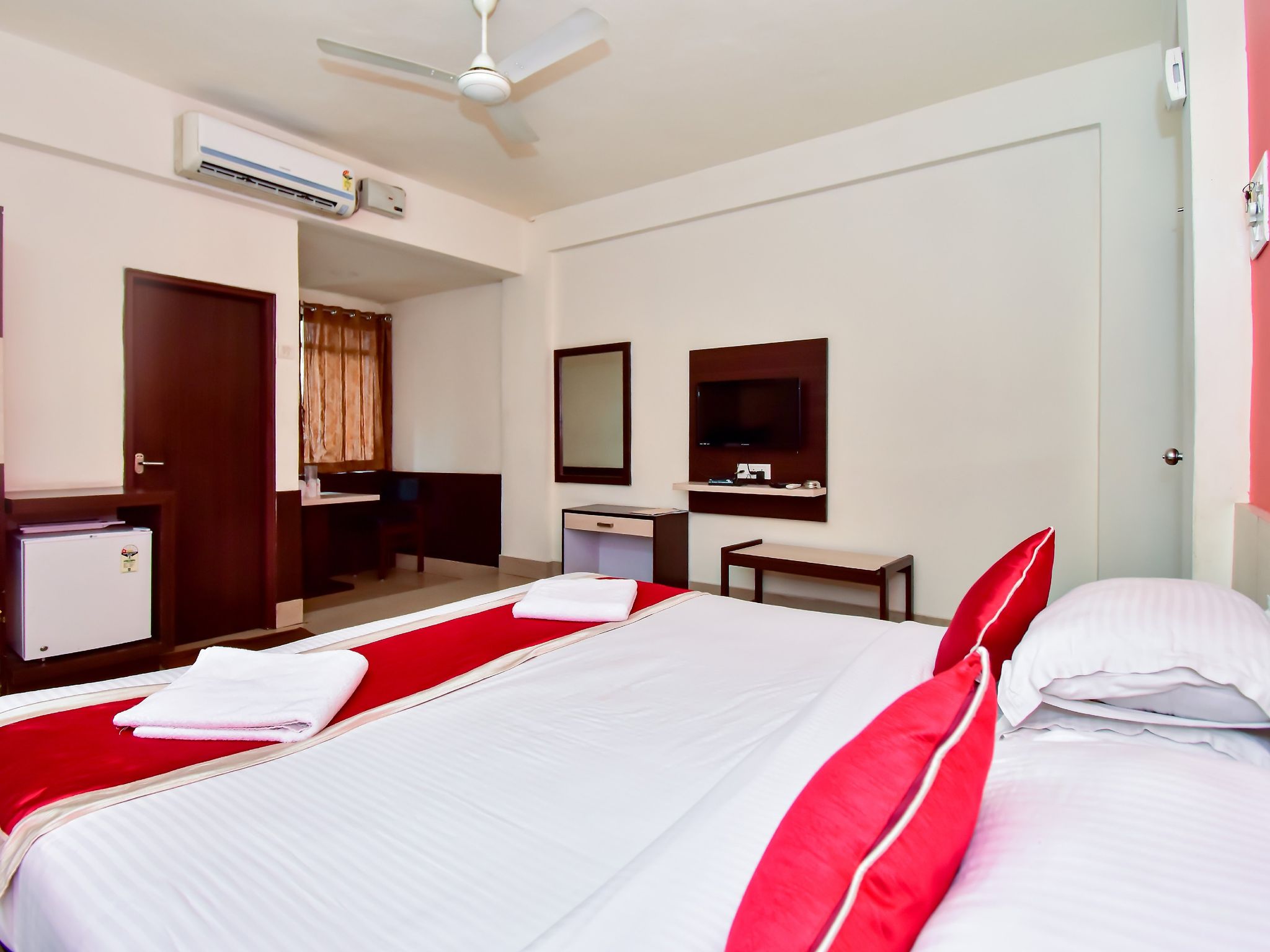 Hotel Roopa Standard Non AC 40