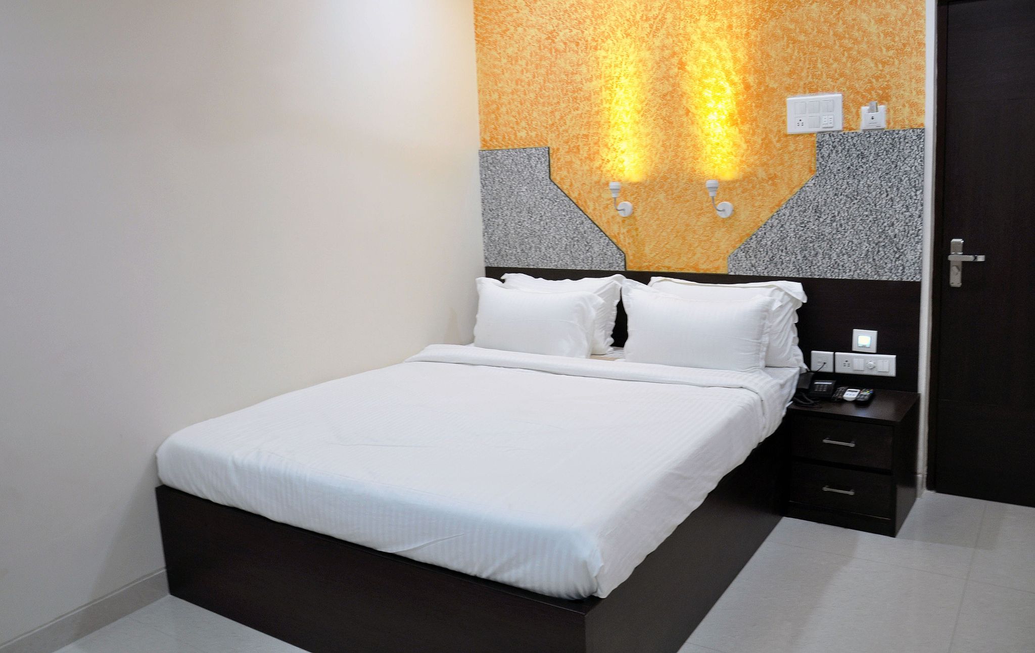 Savera A Luxury Business Hotel Executive Deluxe Room with Work Desk 3