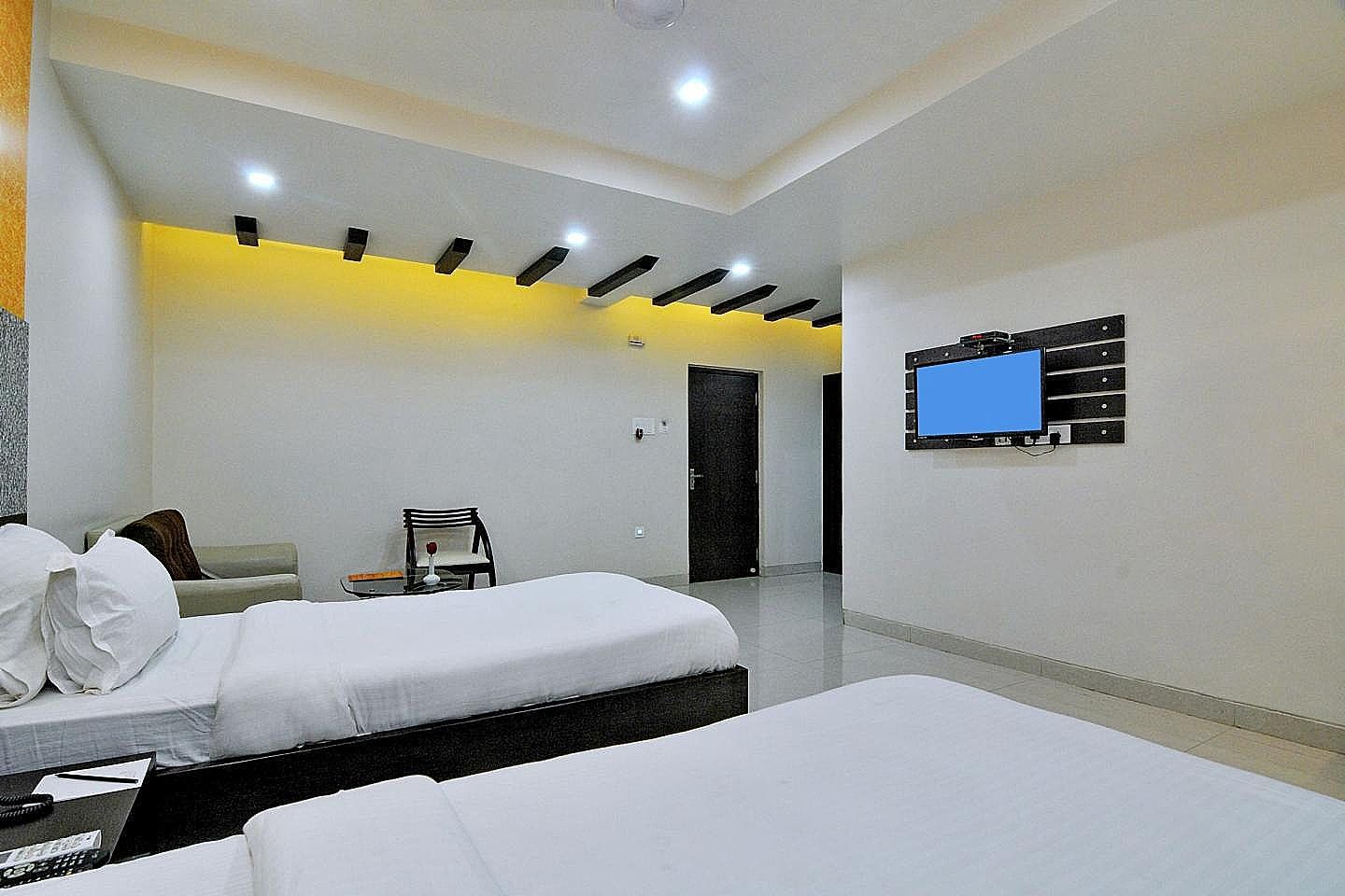 Savera A Luxury Business Hotel Executive Deluxe Room with Work Desk 6