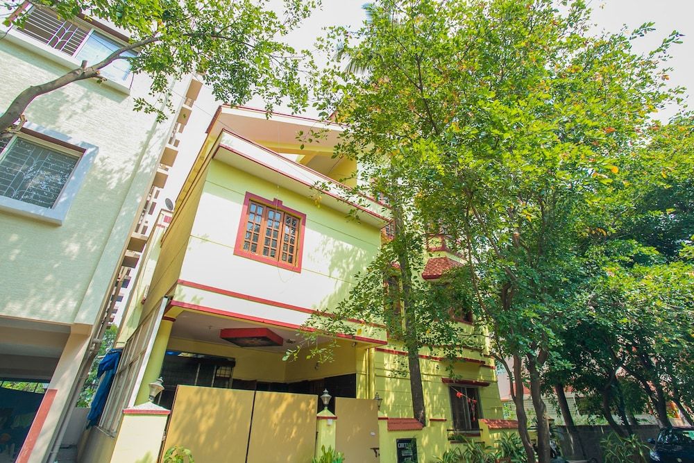 undefined OYO 894 Apartment Hotel 510 Chetana 2