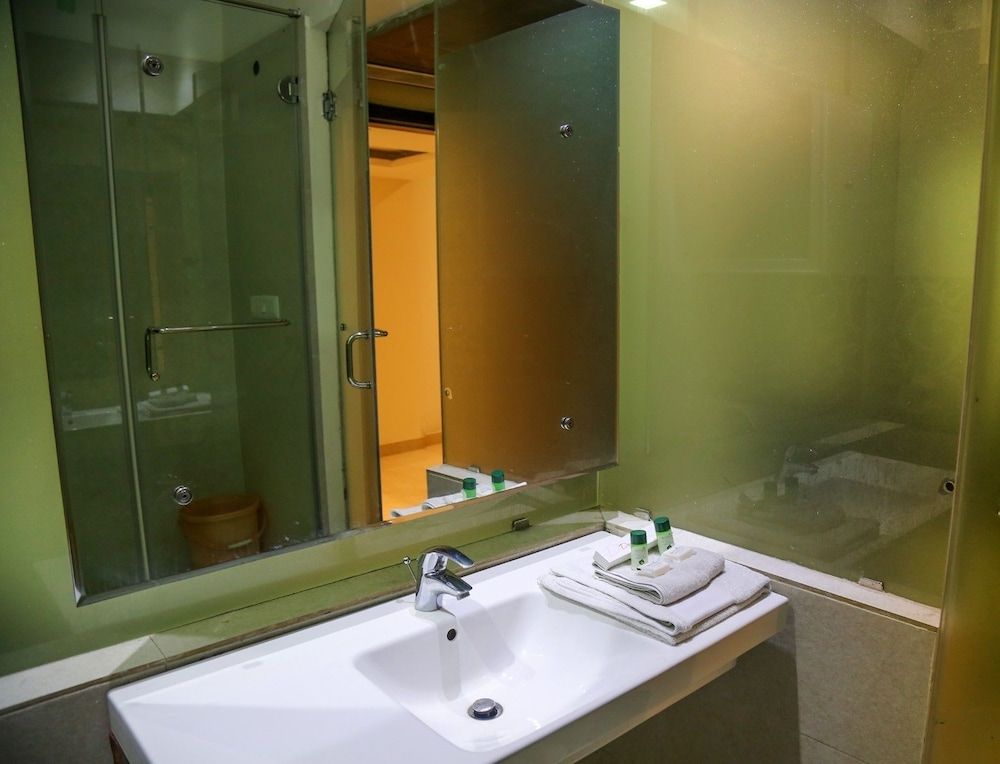 Kingdom Hotel Deluxe Double Room 4