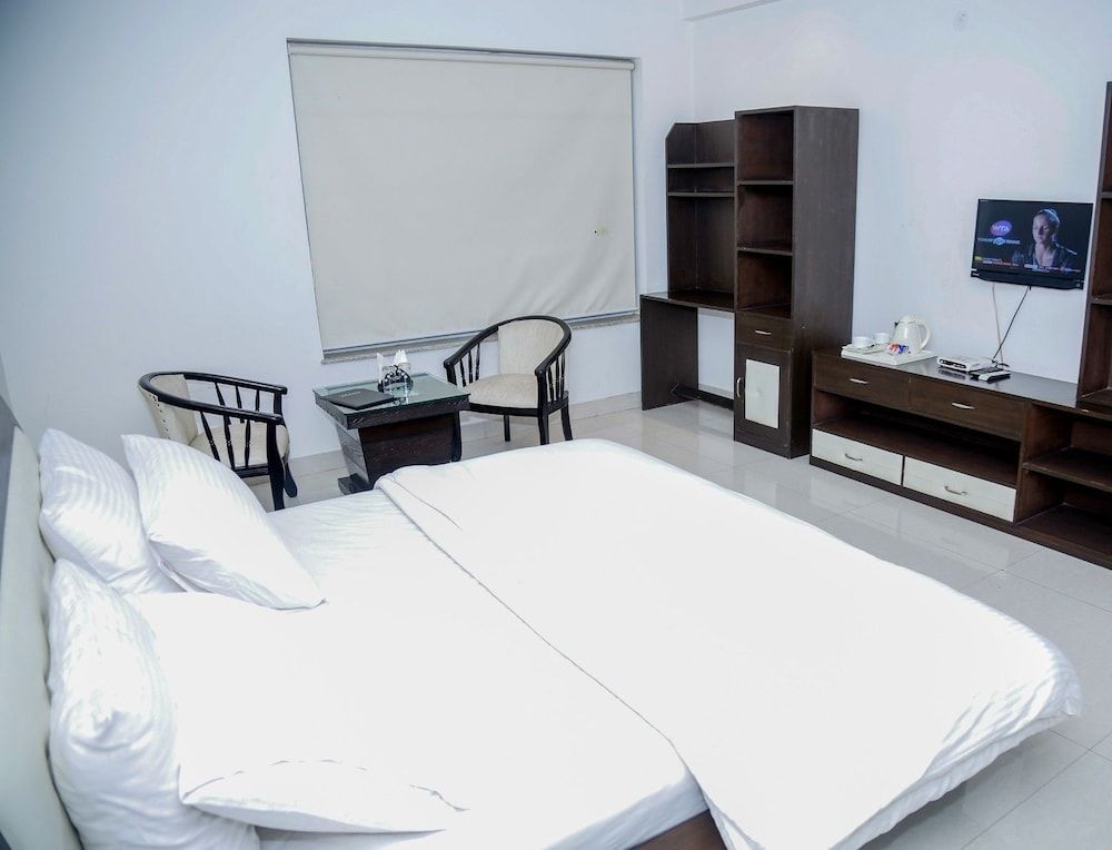 Kingdom Hotel Deluxe Double Room 2