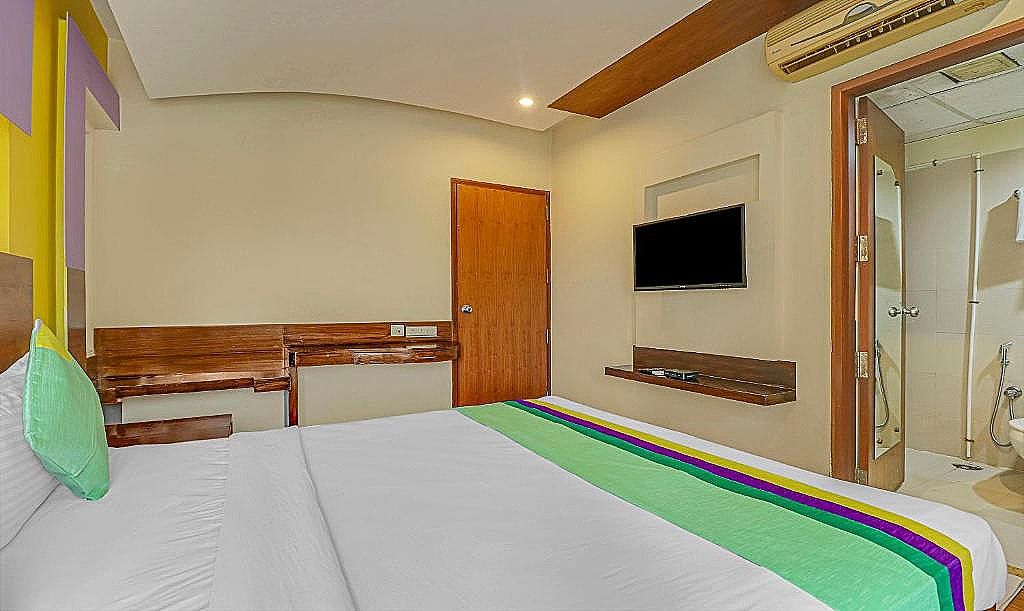 Treebo Trend The Chevron Brigade Deluxe Double Room 3