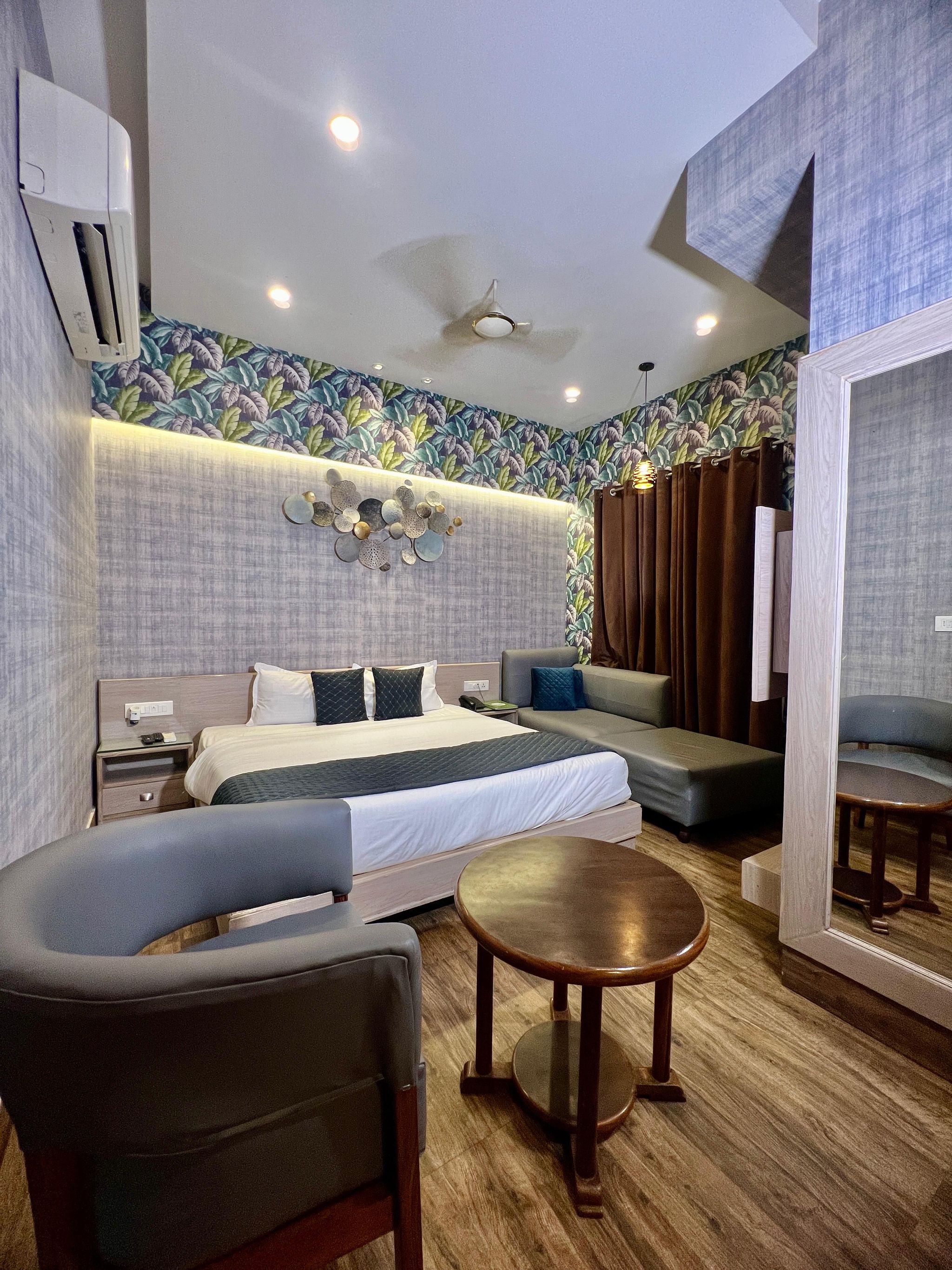 Hotel Gopinath The Grand Club room