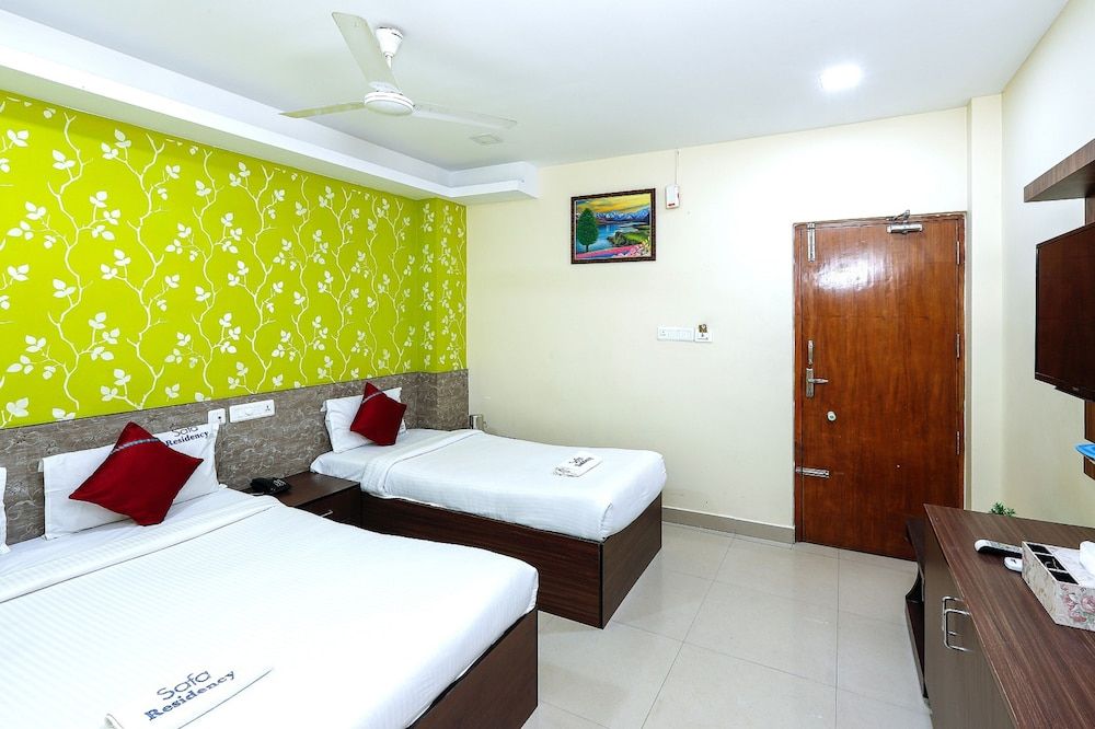 Safa Residency Deluxe Triple Room - AC 11