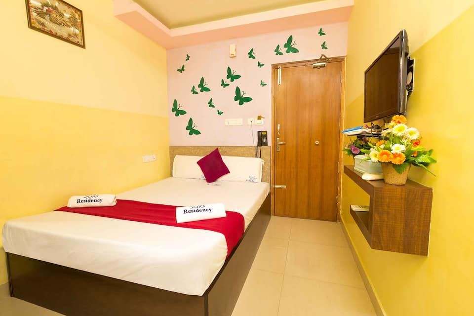 Safa Residency Deluxe Double Room - AC 13