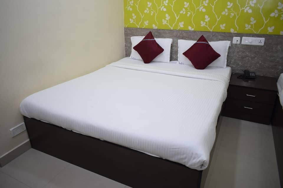 Safa Residency Deluxe Double Room - AC 18