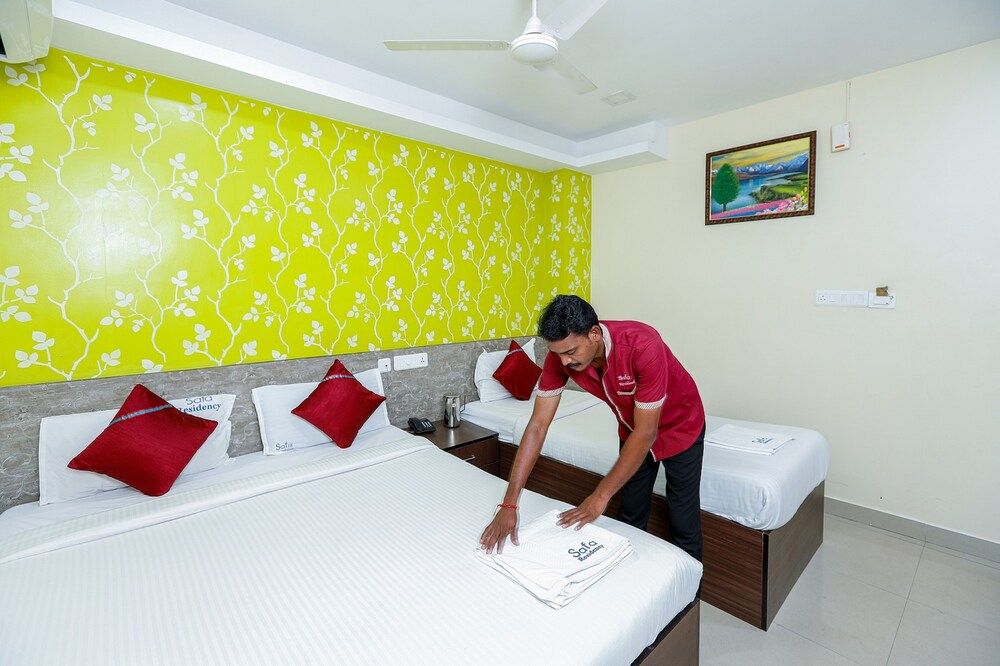 Safa Residency Deluxe Triple Room - AC 13