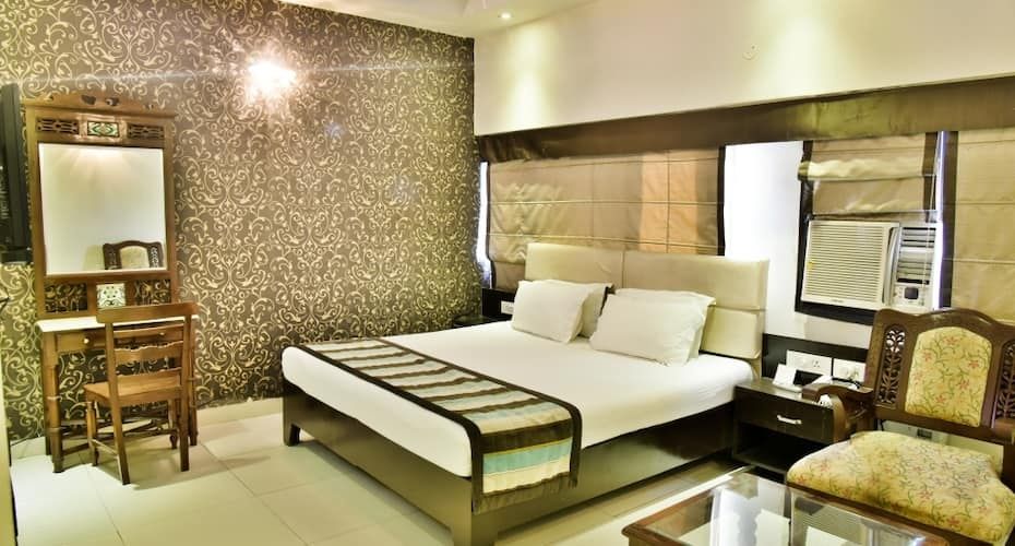 Jullundur Hotel & Restaurant Deluxe Rooms 3