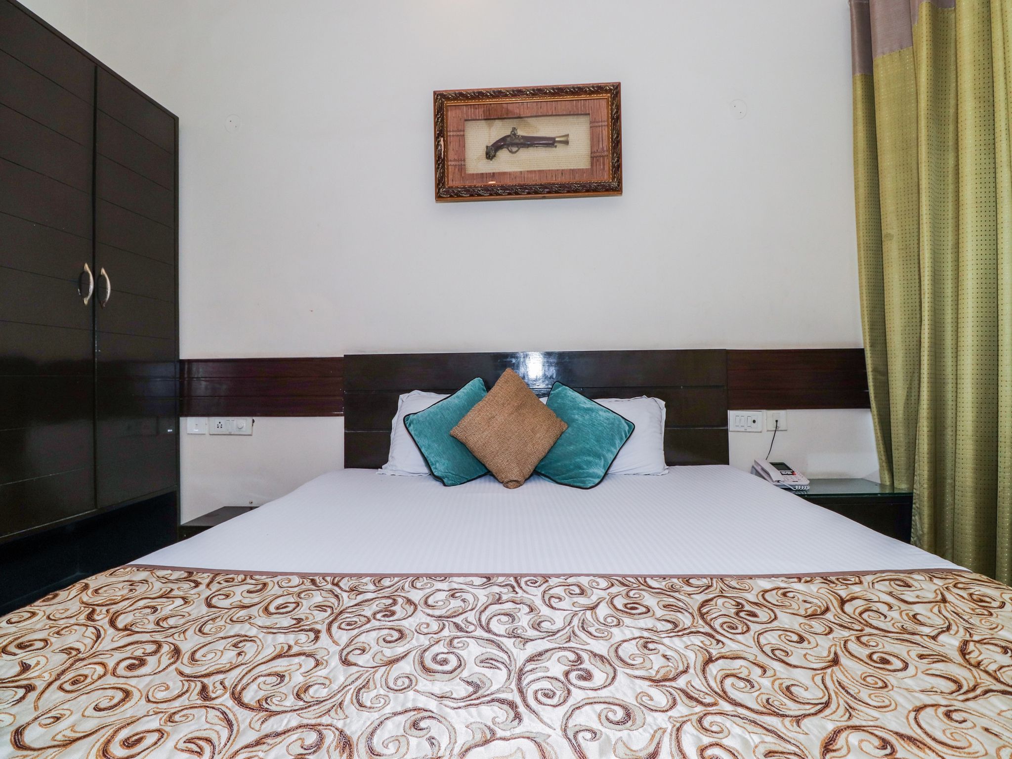 Jullundur Hotel & Restaurant Deluxe Rooms 11